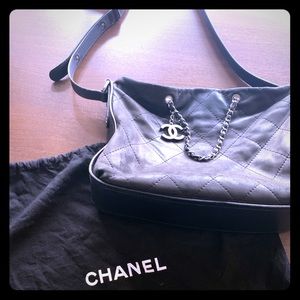 Authentic Chanel Crossbody. Lamb skin. Quilted.